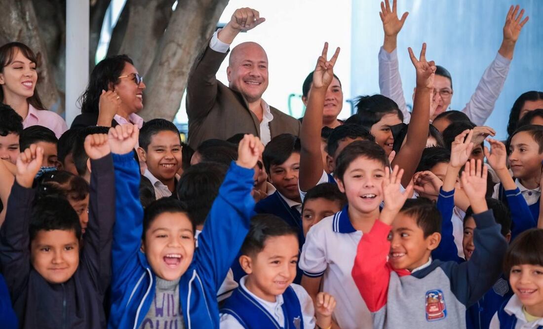 El gobernador Enrique Alfaro Ramírez celebro los resultados de los estudiantes de educación básica. Foto: Especial