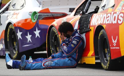 Piloto de Nascar se desmaya en plena entrevista