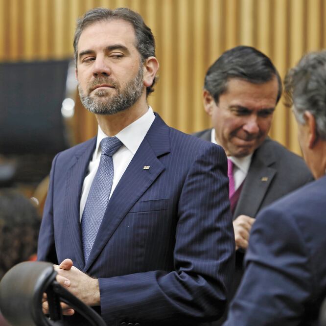Con su juicio de amparo, Lorenzo Córdova se suma a funcionarios que no pretenden adaptarse al mando de austeridad de AMLO. ARCHIVO EL UNIVERSAL