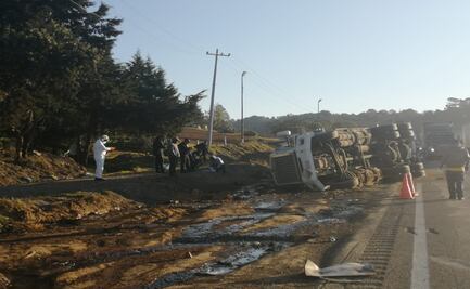 Vuelca pipa con químicos en la autopista Córdoba-Puebla