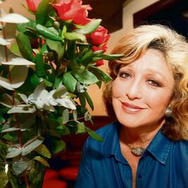 Angélica María apaga sus velitas en familia