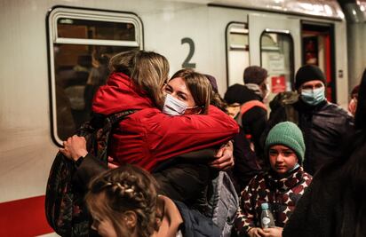 Guerra Rusia-Ucrania: arribo de refugiados a Berlín recuerda la llegada de desplazados en 1945