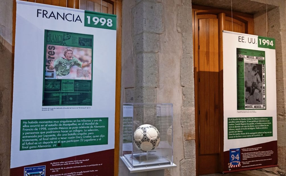 Balones, trofeos y grandes imágenes de los momentos más emocionantes para el público es lo que presenta la exposición que incluye imágenes del archivo gráfico de EL UNIVERSAL y que habla de la selección mexicana, el futbol y sus representaciones del mundo. Foto: Hugo Salvador/EL UNIVERSAL