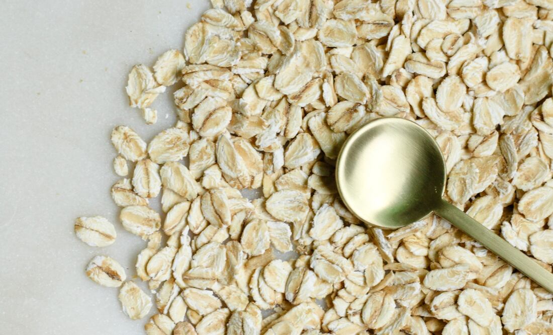 El agua de avena sin azúcar puede ayudarte a mantener tus niveles de saciedad. Foto: Unsplash