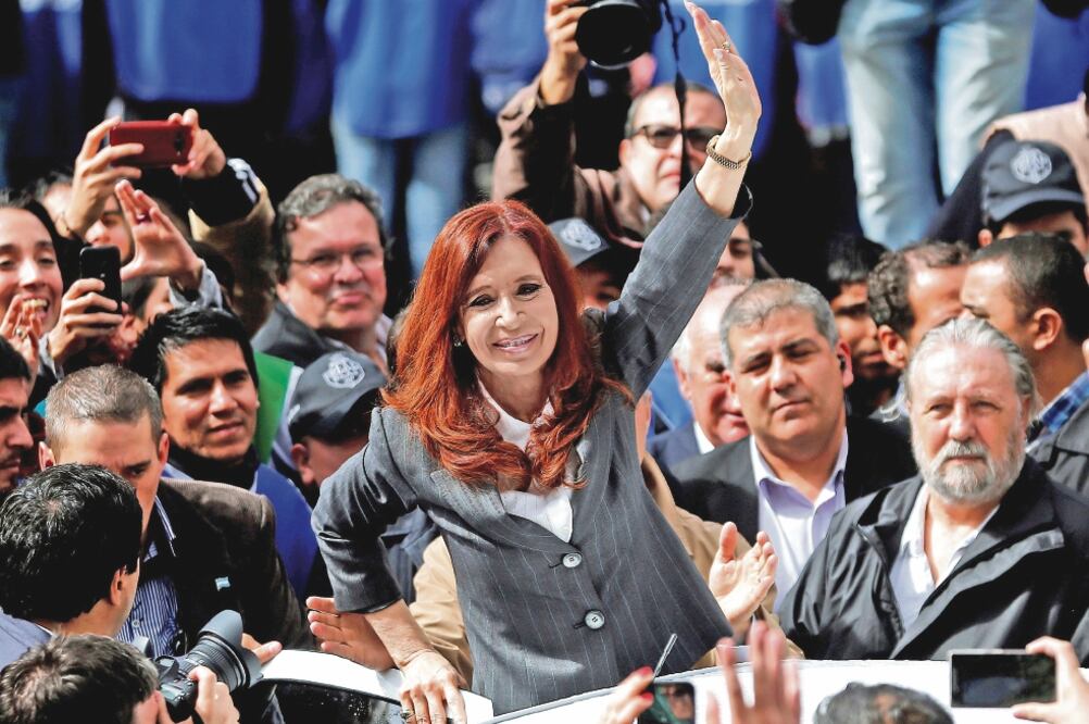 La ex presidenta de Argentina Cristina Kirchner ha declarado en varias ocasiones que es víctima de una persecución política (MARCOS BRINDICCI. REUTERS)