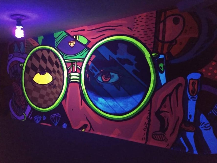 El lugar está ambientado con murales del Conejo Malo. Fotos: Bad Miches