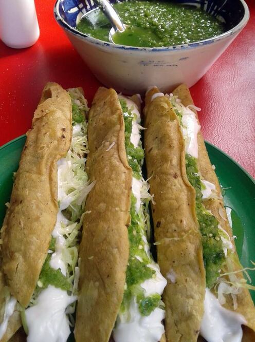 Las flautas son un platillo mexicano que no debes dejar de probar / Foto: Facebook e Instagram