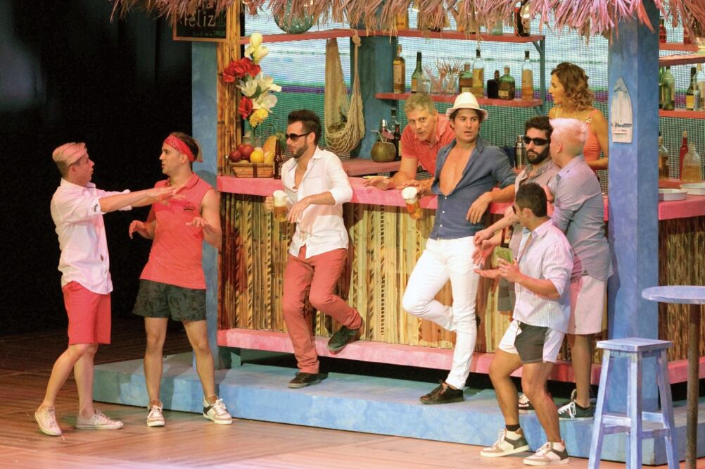 El musical se centra en los enredos de un grupo de jóvenes en un balneario de Acapulco (FOTOS: CARLOS MEJÍA. EL UNIVERSAL)