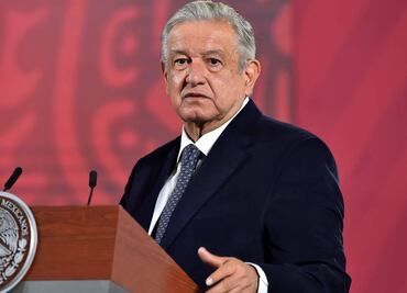 Critican a AMLO por no bajar el vidrio para hablar con madre de detenido en Mexicali