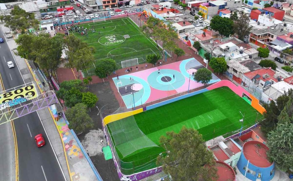 La munícipe agradeció a la presidenta Claudia Sheinbaum Pardo por reconstruir la cancha de futbol 7 del deportivo. Foto: Especial