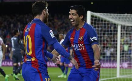 Barcelona golea al Sevilla y sigue en la pelea por el título