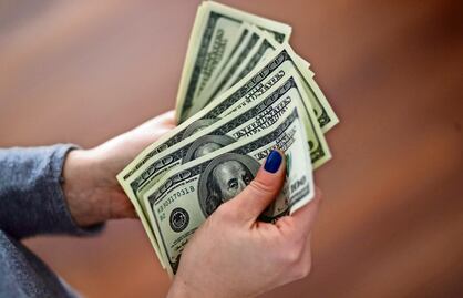 Precio del dólar hoy: el billete verde abre en 19.24 pesos al mayoreo este miércoles