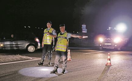 Adulto mayor maneja a exceso de velocidad para llegar a vacunarse contra Covid-19 en Francia