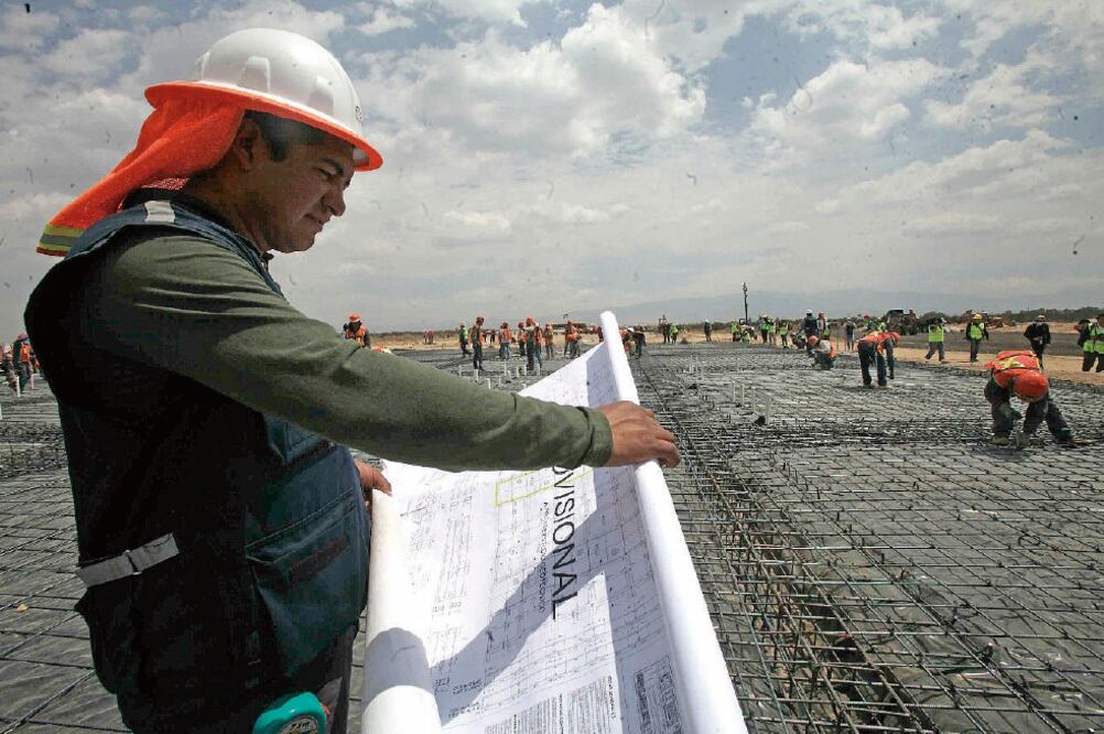 Así lucen parte de las obras del nuevo aeropuerto. Este año deben concluir caminos provisionales, drenaje pluvial y el retiro de escombros, entre otros trabajos (JUAN CARLOS REYES. EL UNIVERSAL)
