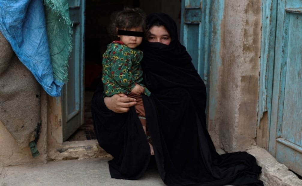 “Vendí mi riñón para que mis hijos coman”: el drama de decenas de afganos