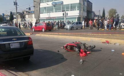 Automovilista invade carril del Mexibús y mata a mujer motociclista en Ecatepec