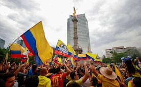 Afición colombiana arma fiesta en el Ángel de la Independencia antes del debut ante Uzbekistán