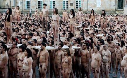 Conservadores ven "pornografía" en un desnudo artístico: Tunick