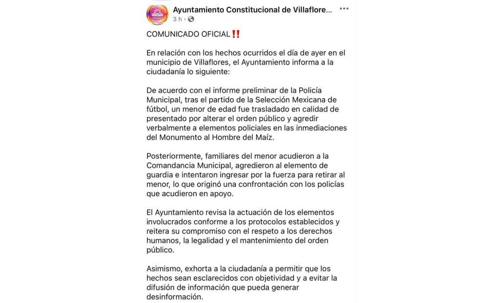 Policías municipales golpean a aficionados en Villaflores, Chiapas; alcaldesa revisará la actuación de los agentes.
Foto: Especial.