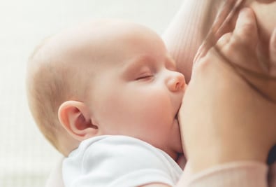 Estos son los beneficios de tomar leche materna