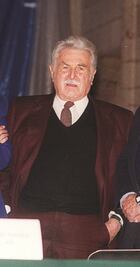 Causa controversia estatua de ex gobernador