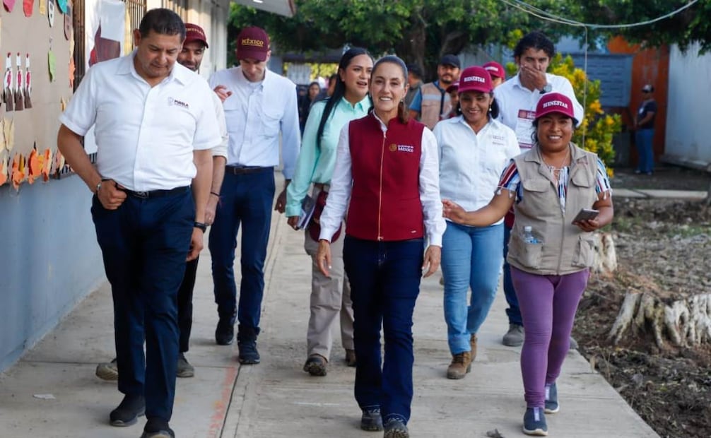 La presidenta Claudia Sheinbaum regresó este jueves 23 de octubre a La Ceiba, Puebla, donde supervisó la ayuda para las personas damnificadas. Foto: Especial