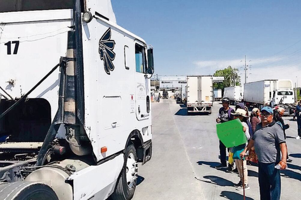 Medida. Agentes migratorios de EU fueron sacados de puertos de entrada en la frontera con México, afectando el flujo de personas y vehículos. (ESPECIAL)
