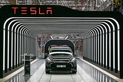 Tesla llamará a revisión a casi 200 mil vehículos por problemas con su sistema de autoconducción