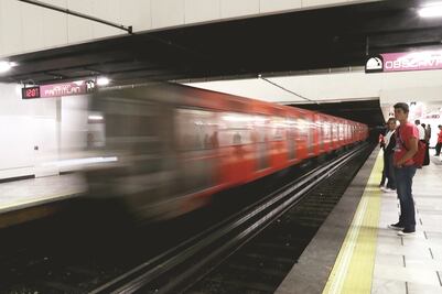 Metro abrirá a las 7:00 este lunes; pide a usuarios tomar precauciones