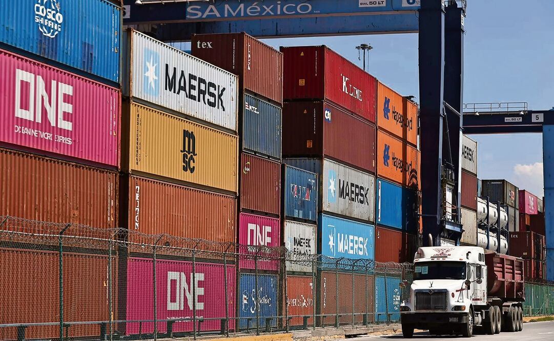 La Unión de Transportistas de Carga de Manzanillo, Colima, alertó sobre la persistencia de los problemas de movilización de contenedores en la Aduana. Foto: Berenice Fregoso / EL UNIVERSAL