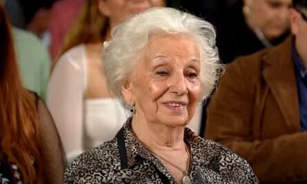 AMLO recibe en la mañanera a la fundadora de las Abuelas de Plaza de Mayo de Argentina