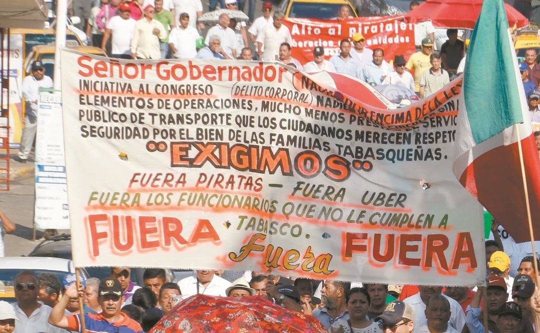 En Tabasco se aplicará la ley para poner orden en el servicio de transporte público, afirma el gobernador Adán Augusto López. Foto: ARCHIVO EL UNIVERSAL