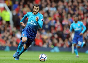 Policía detiene a aficionados con camisetas de Mkhitaryan