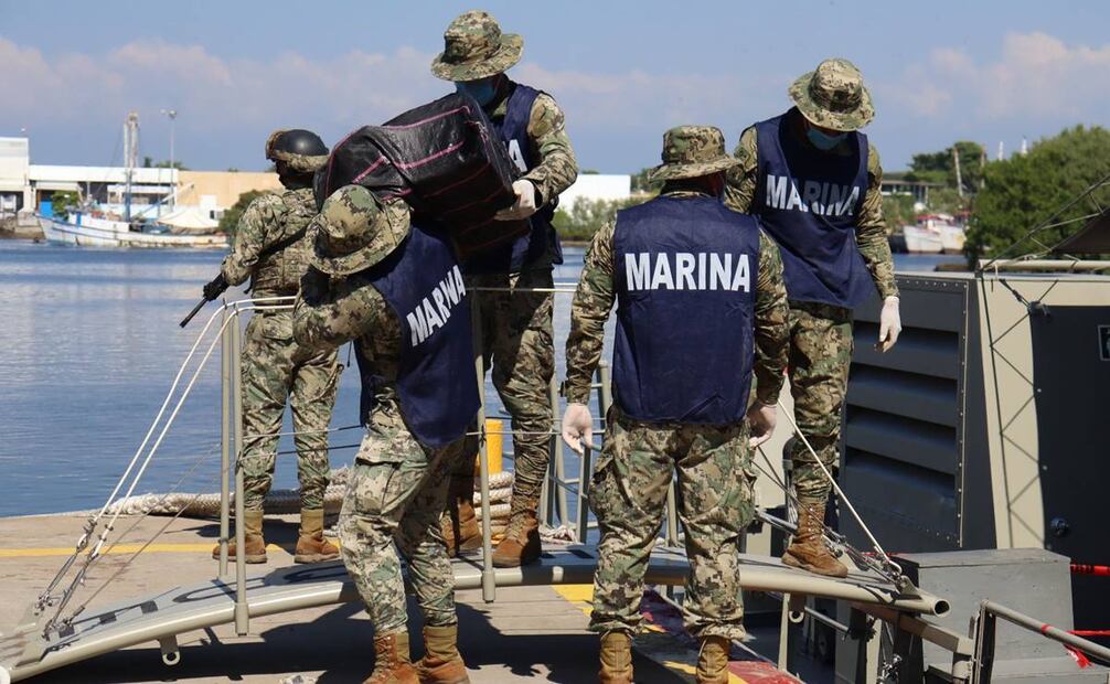 Marina asegura alrededor de 455 paquetes de cocaína en costas de Puerto Chiapas. Foto: Semar