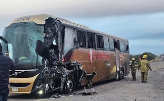 Choque entre autobús y tráiler deja 4 muertos y 25 lesionados en carretera de Sonora; se mantiene operativo en la zona