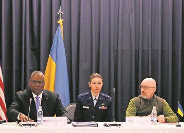 La defensa de Mariúpol hizo retroceder a los rusos, asegura ministro de Defensa ucraniano