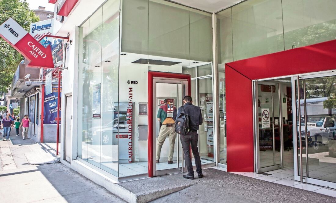 De acuerdo con la CNBV, al cierre de mayo de 2017 el crédito ofrecido por los bancos subió 11.6%, con una cartera acumulada de 4 billones 418 mil mdp. (ARCHIVO EL UNIVERSAL)