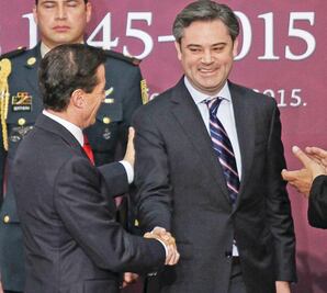 Nuño toca base en Los Pinos