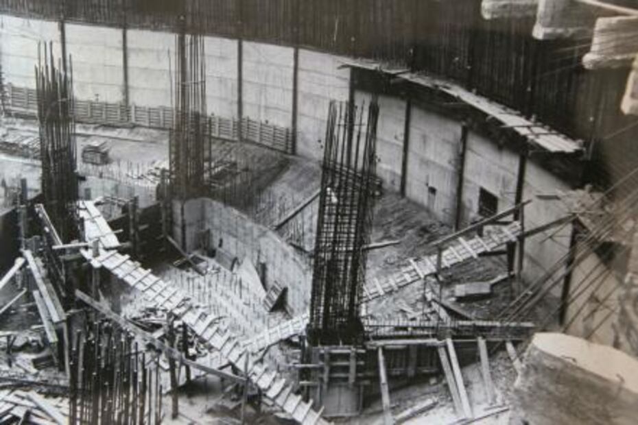 La estación que es conocida por el domo de una plaza de toros