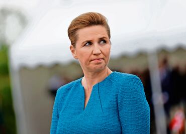 Apoyan a premier danesa tras ser golpeada