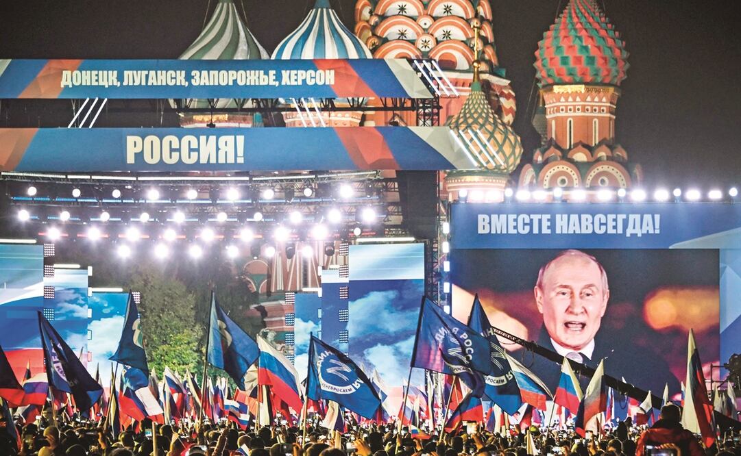 El presidente Vladimir Putin en la Plaza Roja, en Moscú, tras firmar la anexión de cuatro ciudades de Ucrania.