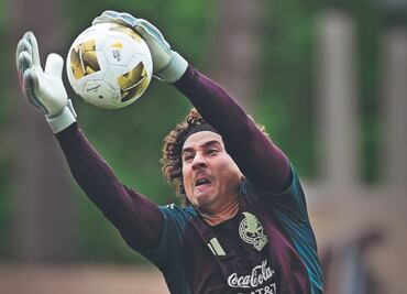 Matador Hernández se lanza contra Memo Ochoa y le pide que deje la Selección Mexicana: Ya no es profesional