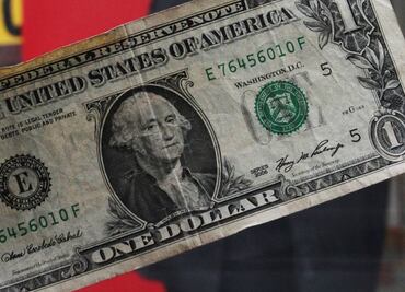 Dólar hila nuevo cierre histórico; llega a $21.05