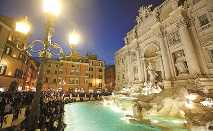 Temen que Fontana de Trevi sea piscina