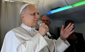 Papa León XIV alerta sobre el dominio de la inteligencia artificial; critica guerras y deshumanización en nueva encíclica