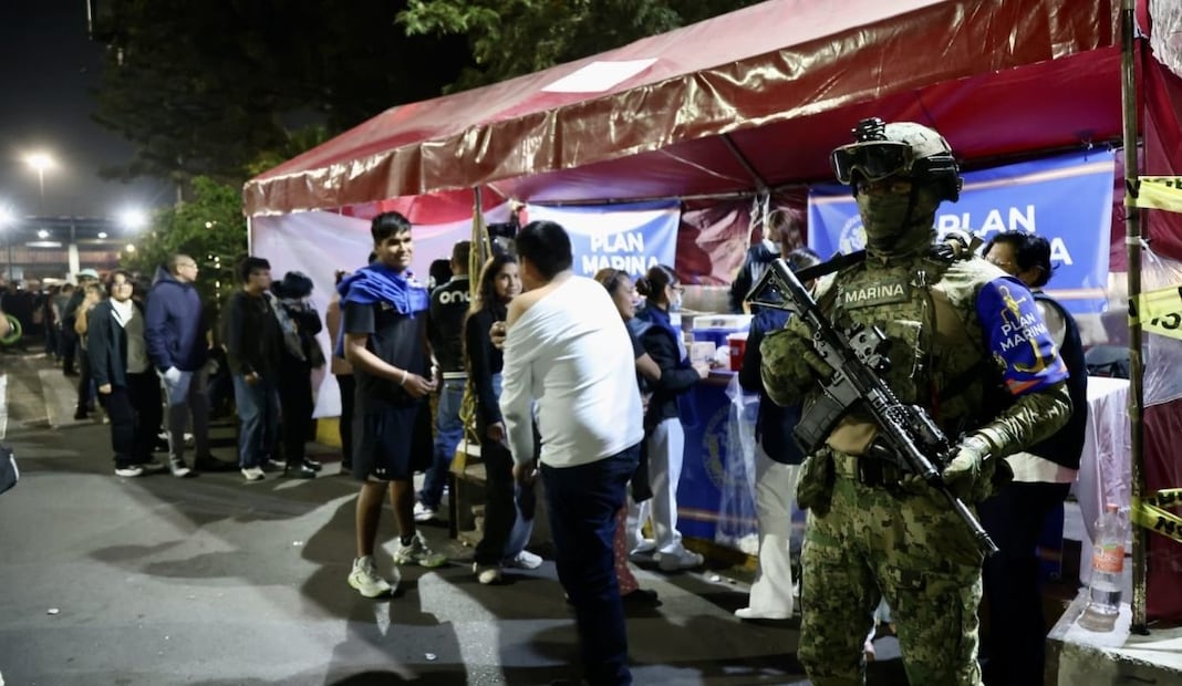 Vacunan contra el sarampión en Iztapalapa; instalan módulos nocturnos en central de abasto. Foto: Valente Rosas