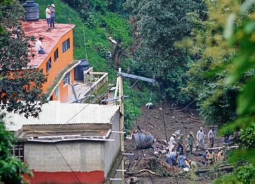 Suman cuatro muertos tras deslave en Jilotzingo