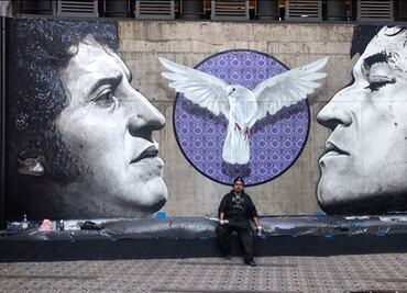 Artista urbano realiza mural de Víctor Jara y Jorge González