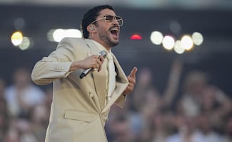 Bad Bunny lleva a Europa su fiesta de reggaetón y salsa: más de 59 mil fans vibran con "Debí tirar más fotos"