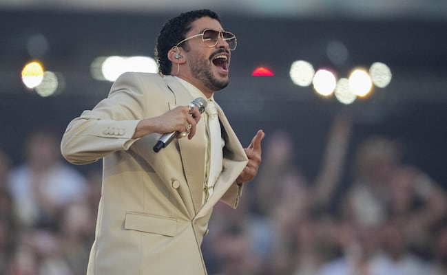 Bad Bunny lleva a Europa su fiesta de reggaetón y salsa: más de 59 mil fans vibran con "Debí tirar más fotos"